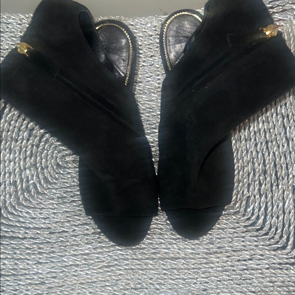 Elegant Black Ankle Boots - Picture 7 of 8